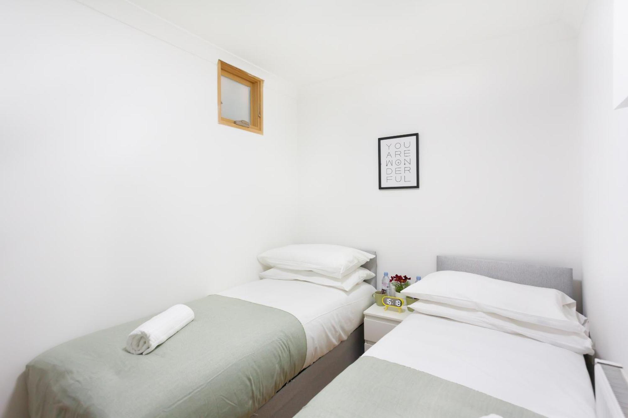 Eurostar Budget Rooms - Next To Kings Cross & Eurostar Train Station London Ngoại thất bức ảnh