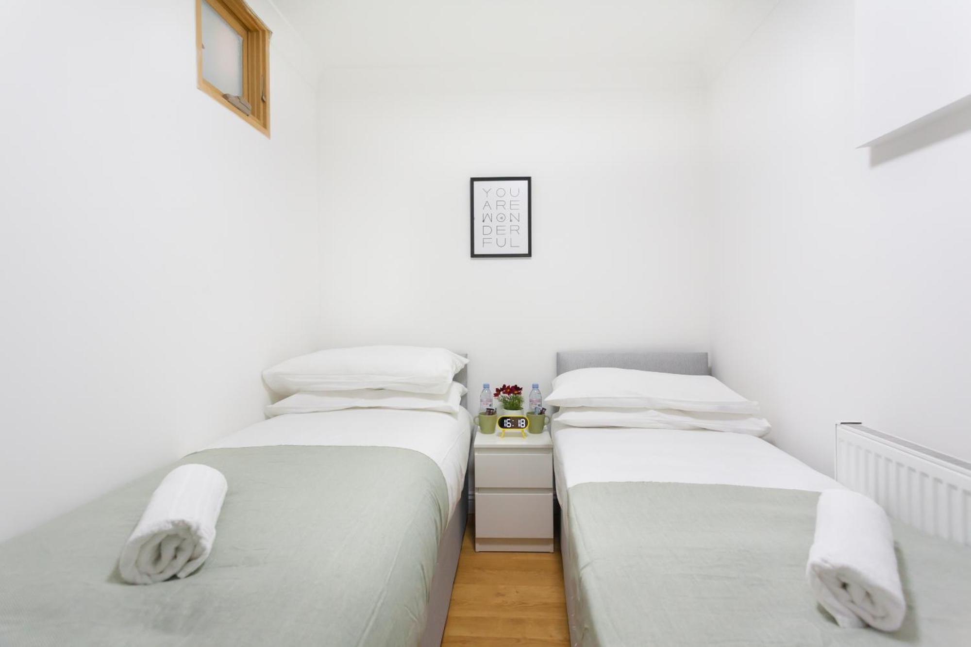 Eurostar Budget Rooms - Next To Kings Cross & Eurostar Train Station London Ngoại thất bức ảnh